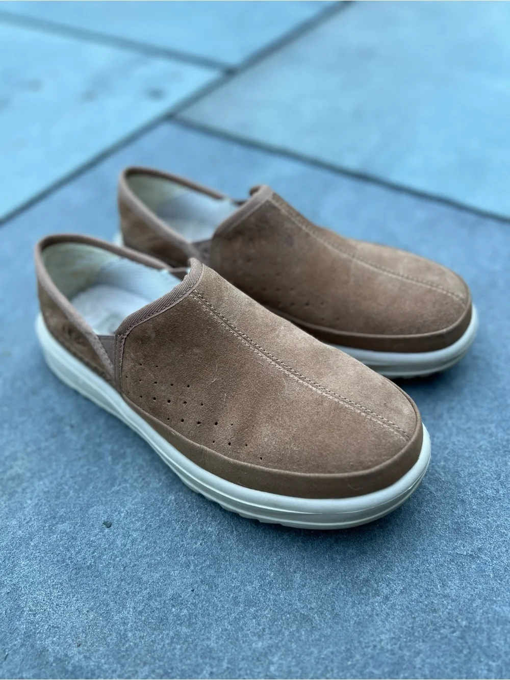 UGG CLASSIC CHESTNUT KICK IT SLIP-ON SUEDE SLIPPERS SIZE US 10